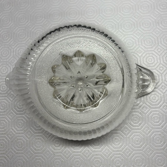 Vintage Clear Glass Citrus Juicer with Handle 6” Diameter - Picture 2 of 7